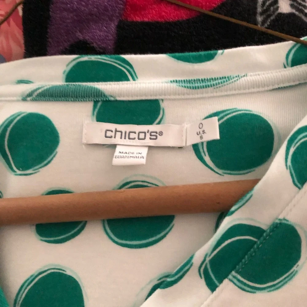 Chicos size0 blouse, soft cotton blouse green and white 3/4 sleeves, v neck. - Picture 3 of 6